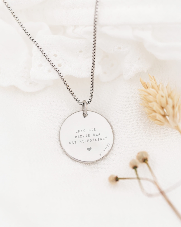 medalik na pierwszą komunię z grawerem psalmu ewengeli.jpg