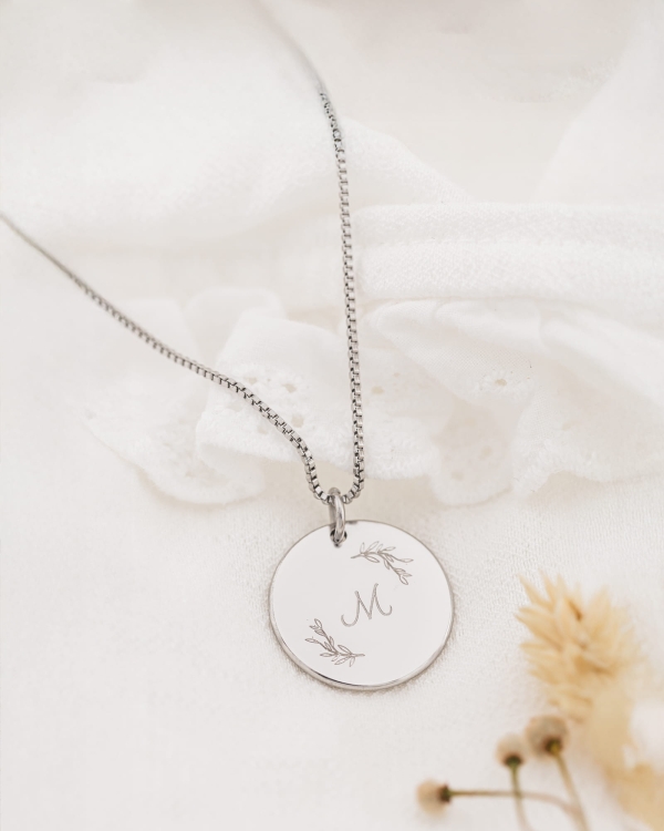 medalik pamiątka pierwszej komuni z dwustronnym grawerem dla chłopca.jpg