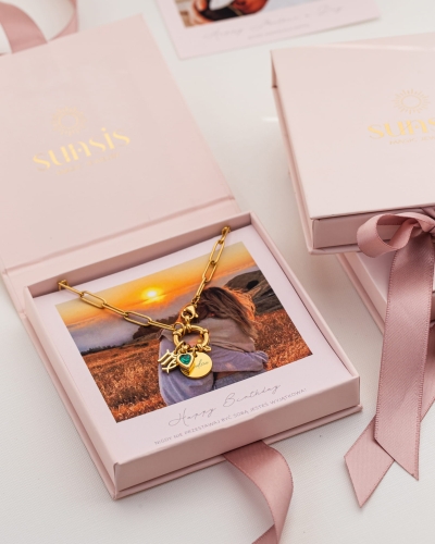 naszyjnik pancerka złoty ze znakiem zodiaku i kamieniem urodzeniowym w pudełku z twoim zdjęciem