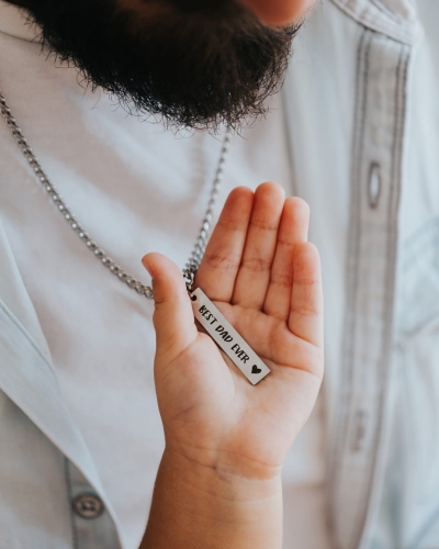 Eleganckie pudełko ze zdjęciem i naszyjnik Best Dad Ever – prezent dla taty