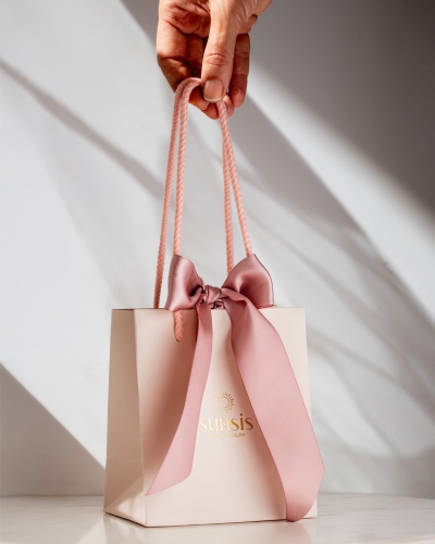 TOREBKA PREZENTOWA Z KOKARDA SATYNOWĄ.jpg