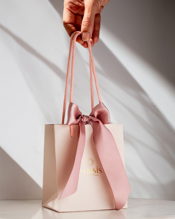 TOREBKA PREZENTOWA Z KOKARDA SATYNOWĄ.jpg