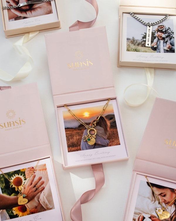 Personalizowany naszyjnik boho z kwiatem i wygrawerowanym imieniem