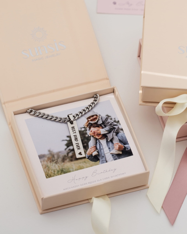 Męski naszyjnik z dedykacją – biżuteria personalizowana