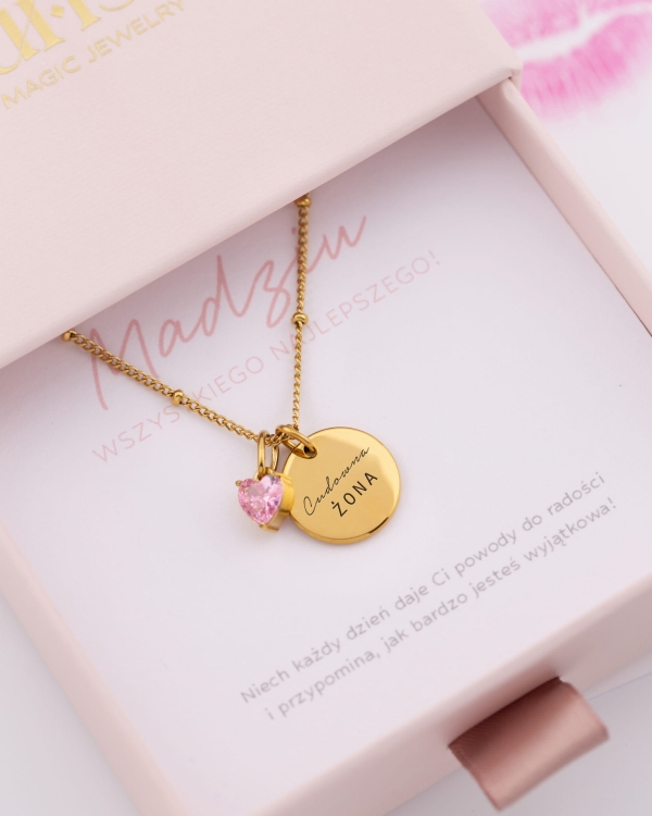 naszyjnik dla cudownej żony z grawerem w pudełku.jpg