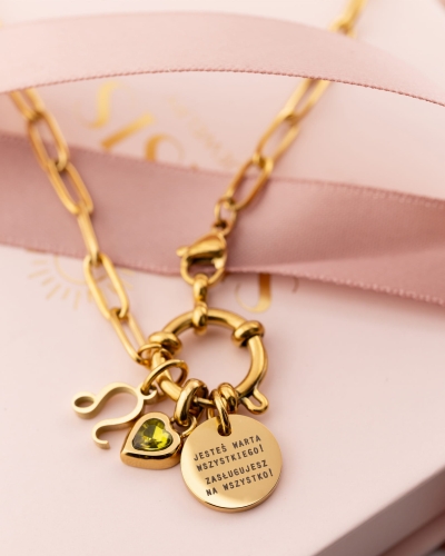 naszyjnik z grawerem kamieniem urodzeniowym i znakiem zodiaku oraz toim napisem na urpdziny.jpg